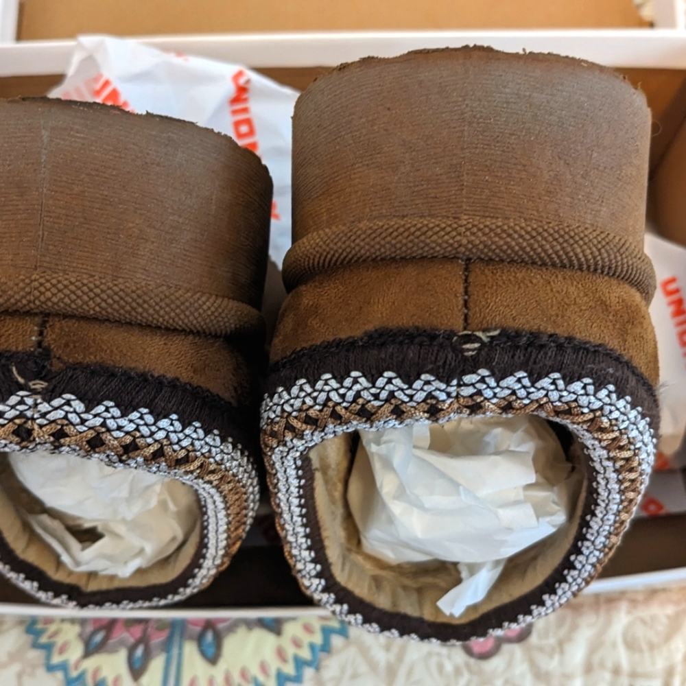 Slippers - Picture 8 of 9